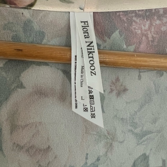 Flora Nikrooz floral romantic lace trimmed robe - Picture 6 of 10